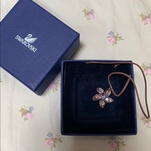 NWOT Swarovski Flower Necklace